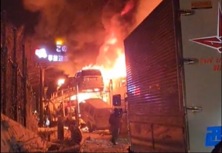 Stravična nesreća u Tokiju: Više od 50 vozila u lančanom sudaru, ima mrtvih (VIDEO)